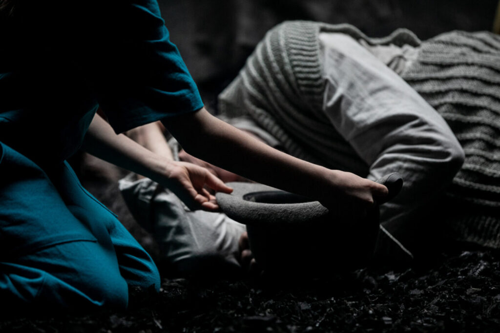 Photo_jeunes_enfants_nouvelle_generation_en_scene_en_attendant_godot