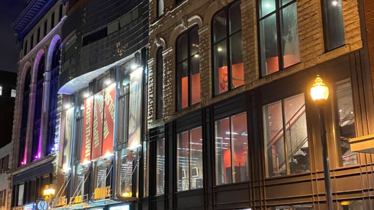 LaBordee_facade_mai2024_nuit_Rosie